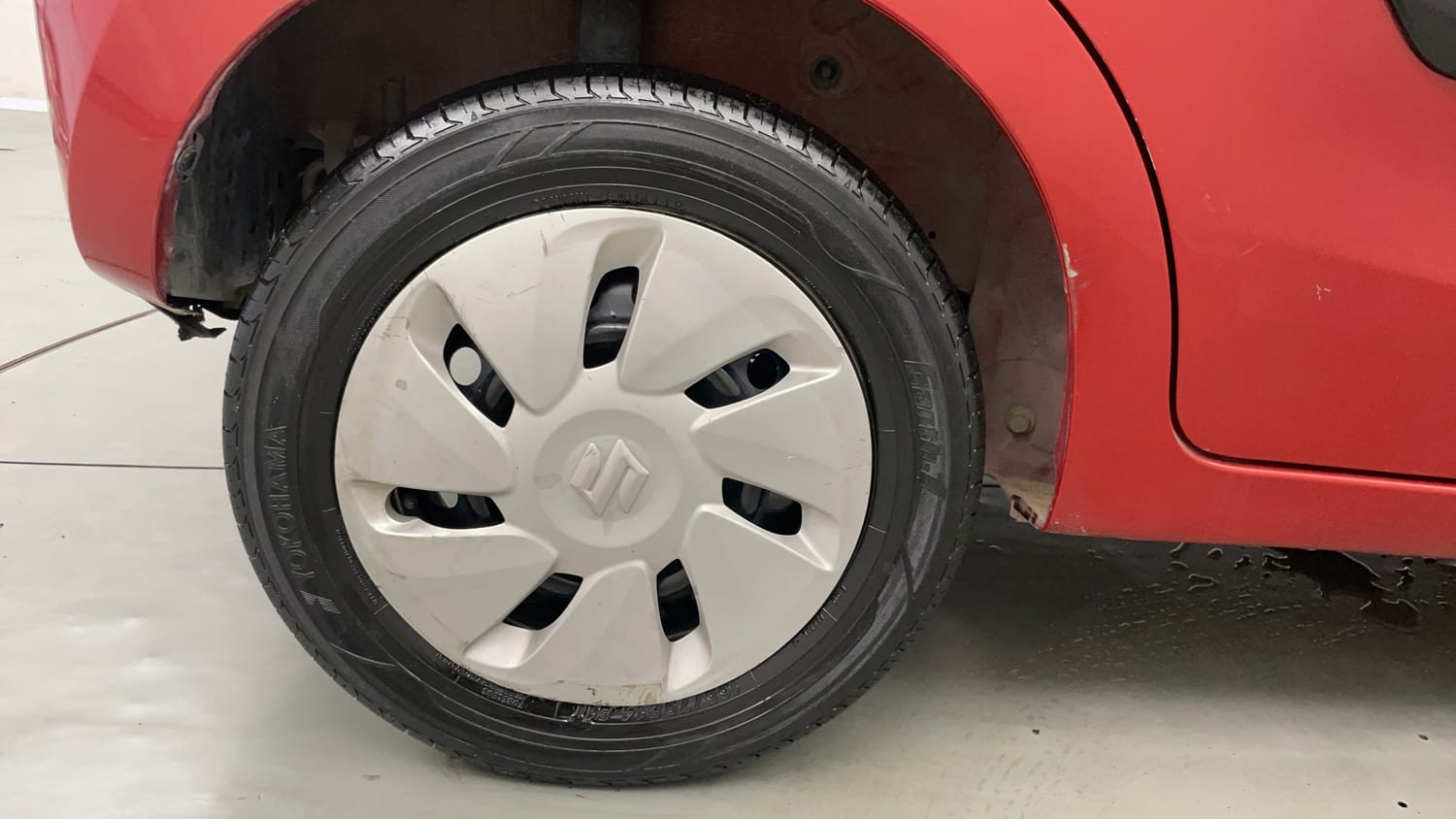 Used 2015 Maruti Suzuki Celerio VXi AMT Petrol Automatic tyres RIGHT REAR TYRE RIM VIEW