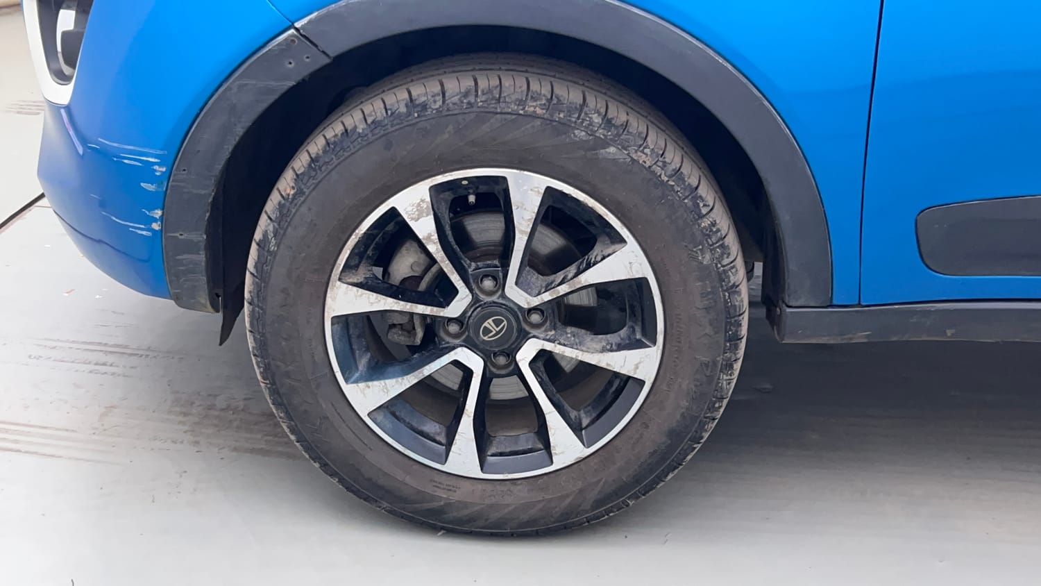 Used 2020 Tata Nexon XZA Plus (O) Petrol Automatic tyres LEFT FRONT TYRE RIM VIEW