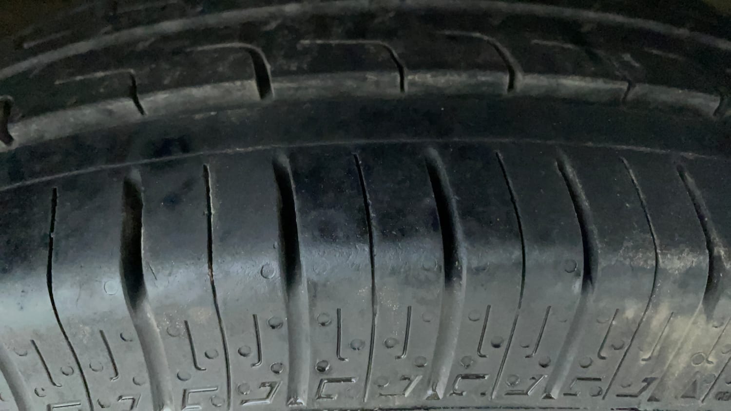 Used 2018 Maruti Suzuki Dzire VXi Petrol Automatic tyres RIGHT FRONT TYRE TREAD VIEW