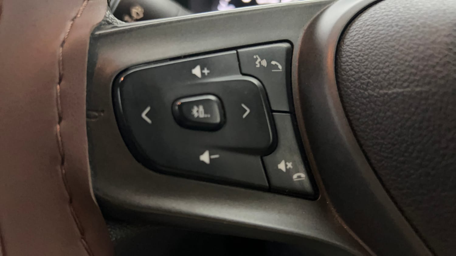 Used 2022 Tata Punch Pure Rhythm Pack MT Petrol Manual top_features Steering mounted controls