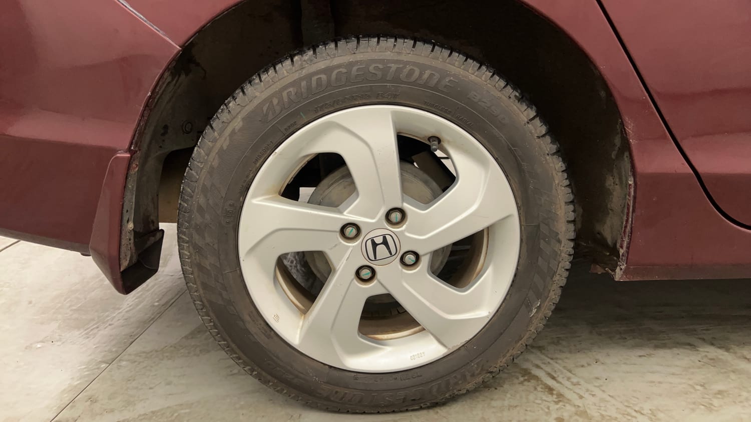 Used 2015 Honda City V Petrol Manual tyres RIGHT REAR TYRE RIM VIEW