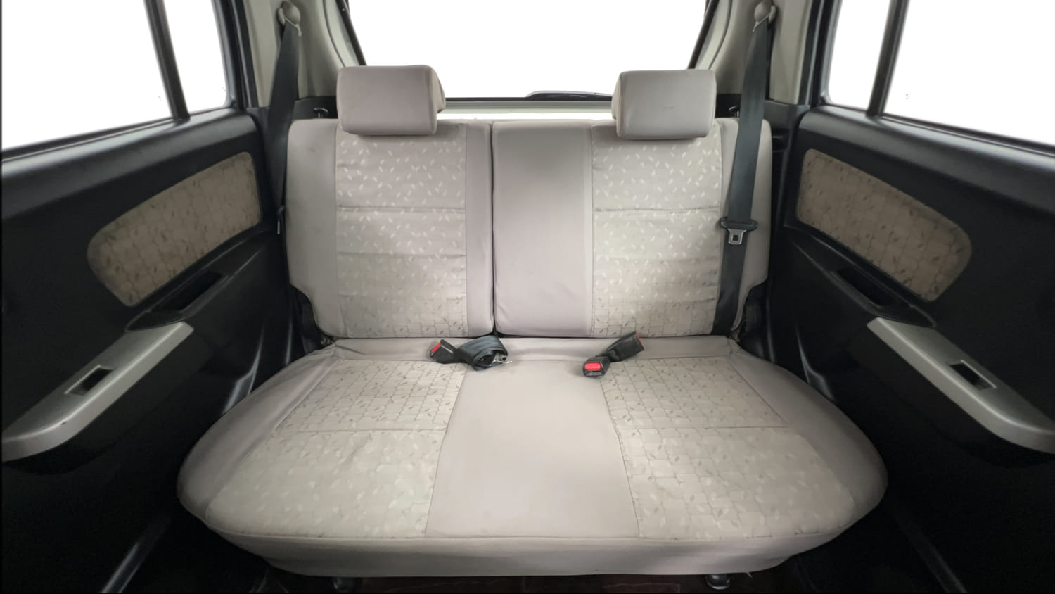 Used 2014 Maruti Suzuki Wagon R VXI Petrol Manual interior REAR SEAT CONDITION VIEW