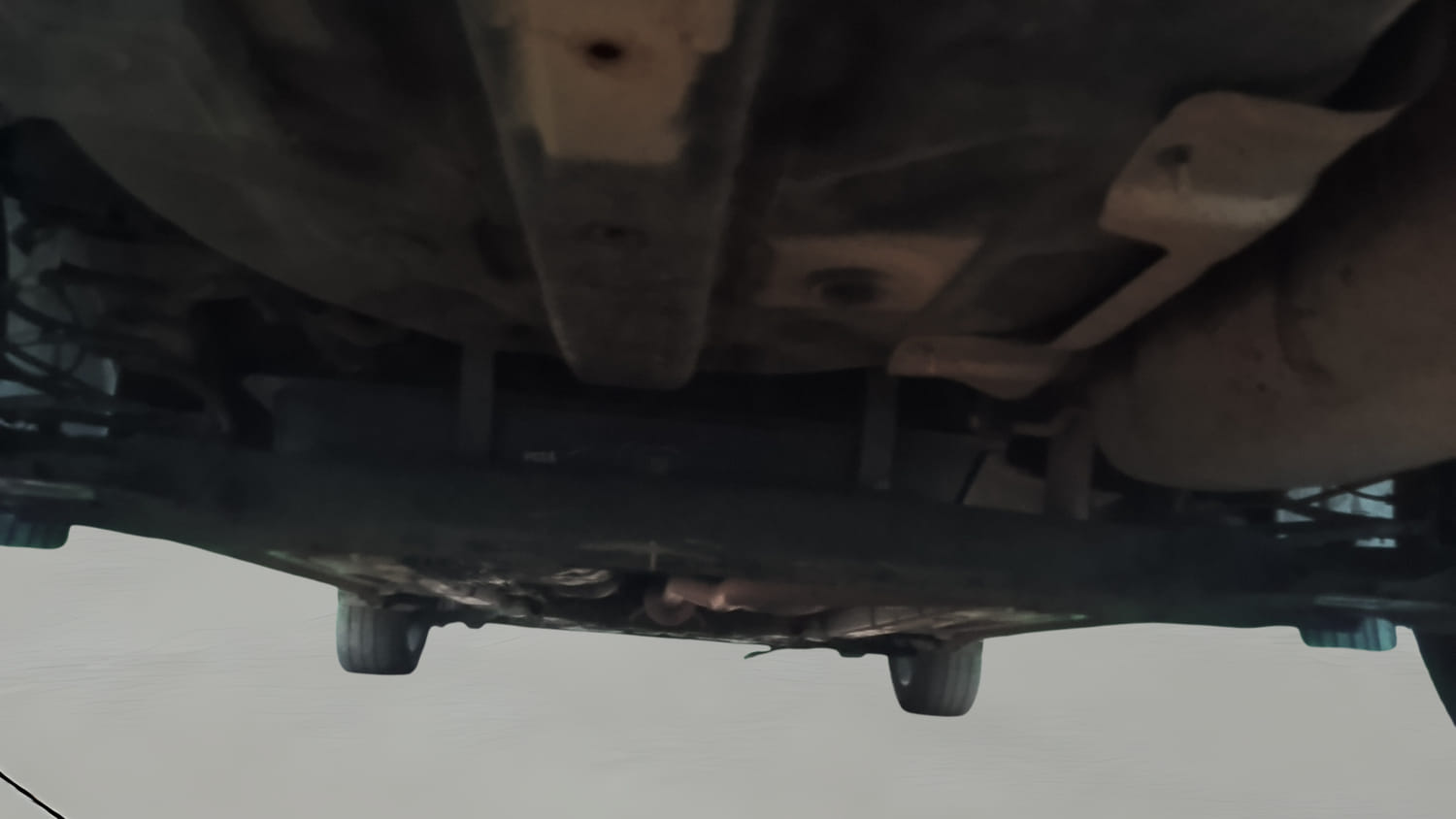 Used 2020 Hyundai Aura SX 1.2 Petrol Petrol Manual extra REAR RIGHT UNDERBODY VIEW