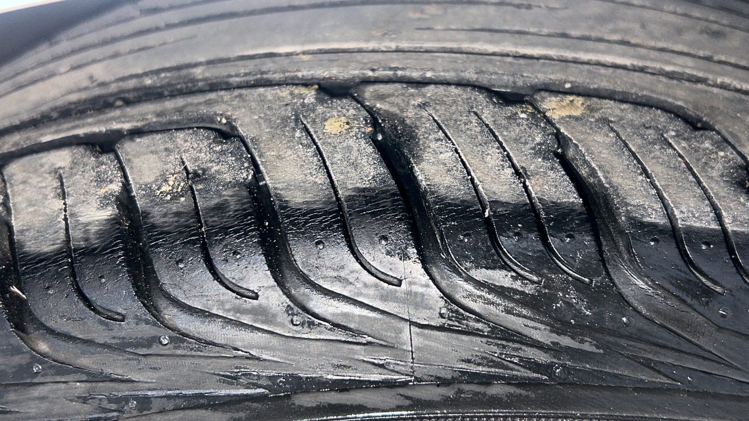 Used 2023 Hyundai Grand i10 Nios Sportz 1.2 Kappa VTVT Petrol Manual tyres RIGHT FRONT TYRE TREAD VIEW