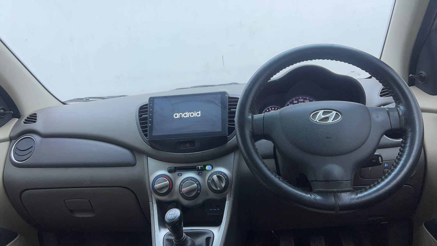 Used 2015 Hyundai i10 Sportz 1.1 iRDE2 Petrol Manual interior DASHBOARD VIEW