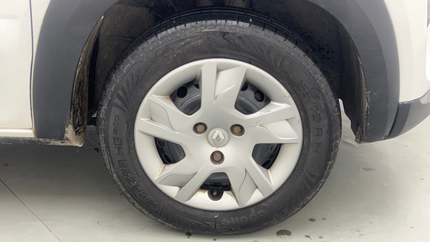 Used 2020 Renault Kwid RXT 1.0 Opt Petrol Manual tyres RIGHT FRONT TYRE RIM VIEW