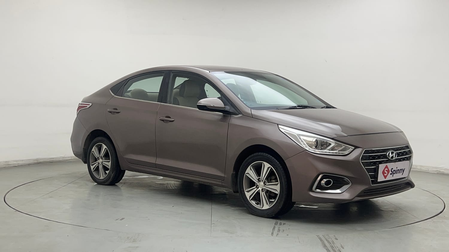 Used 2017 Hyundai Verna SX 1.6 VTVT Petrol Manual exterior RIGHT FRONT CORNER VIEW