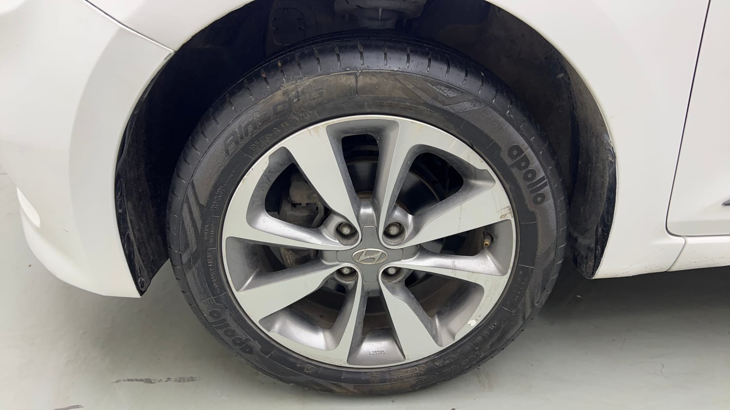 Used 2015 Hyundai Elite i20 Asta 1.2 Petrol Manual tyres LEFT FRONT TYRE RIM VIEW