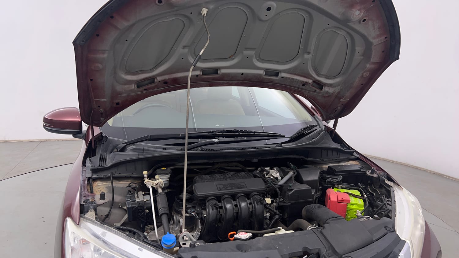 Used 2016 Honda City VX Petrol Manual engine ENGINE RIGHT SIDE HINGE & APRON VIEW