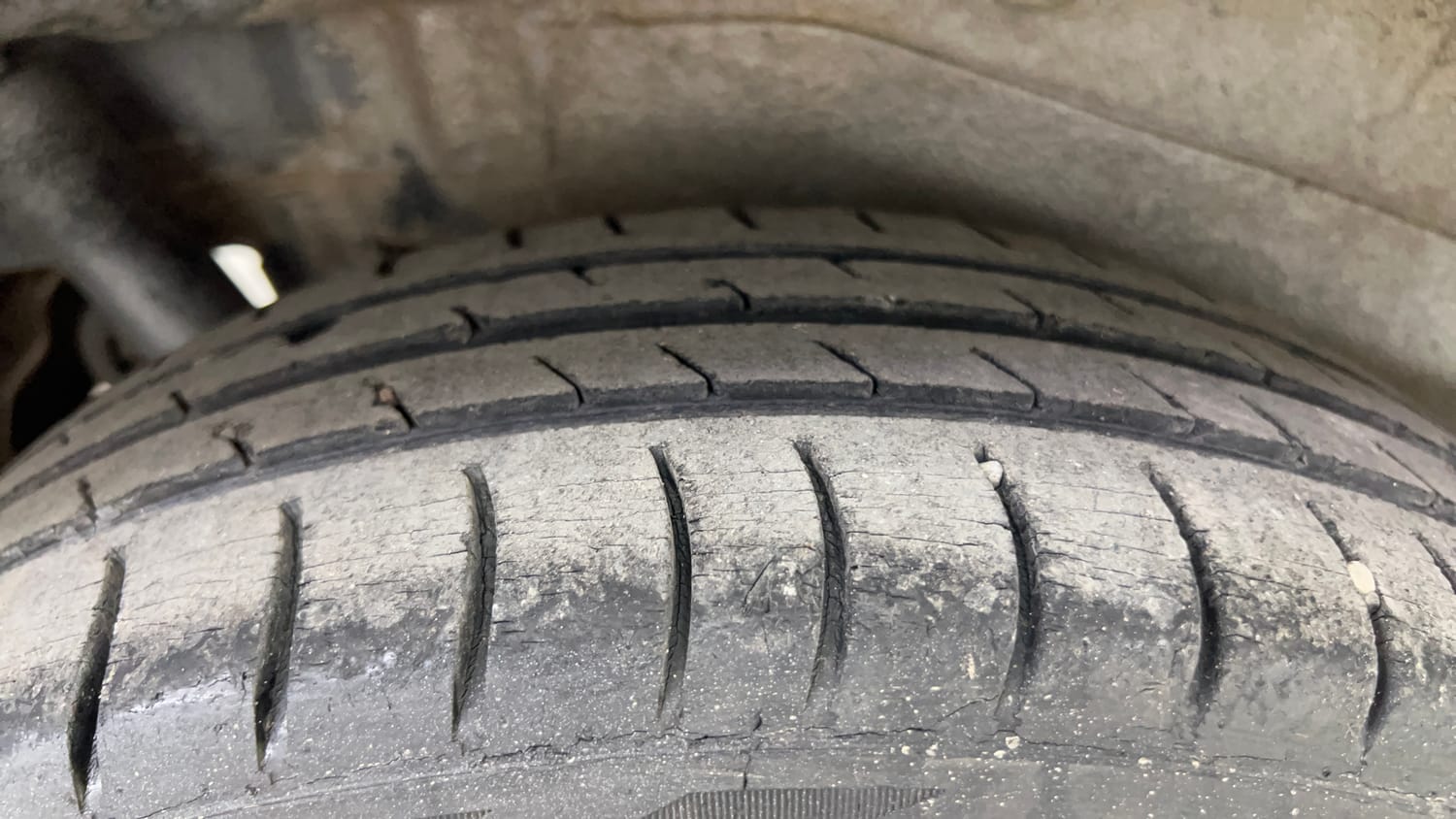 Used 2014 Maruti Suzuki Wagon R VXI Petrol Manual tyres RIGHT REAR TYRE TREAD VIEW