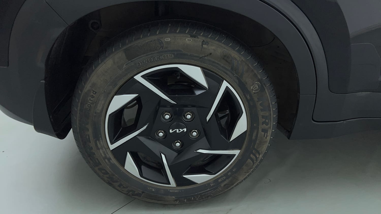 Used 2024 Kia Sonet HTK (O) 1.2 Petrol MT Petrol Manual tyres RIGHT REAR TYRE RIM VIEW