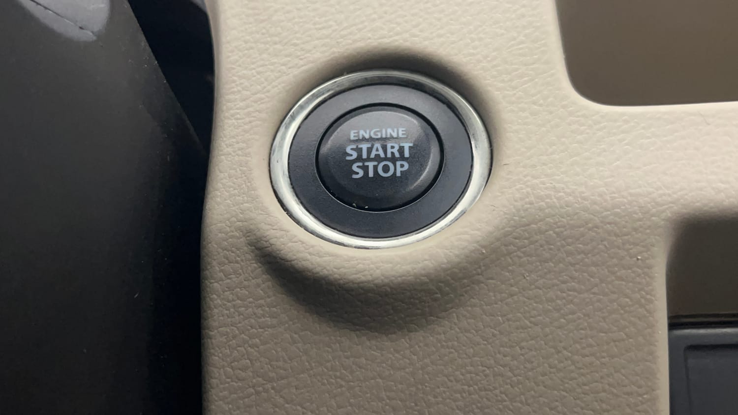 Used 2018 Maruti Suzuki Ciaz Alpha 1.4 MT Petrol Manual top_features Keyless start