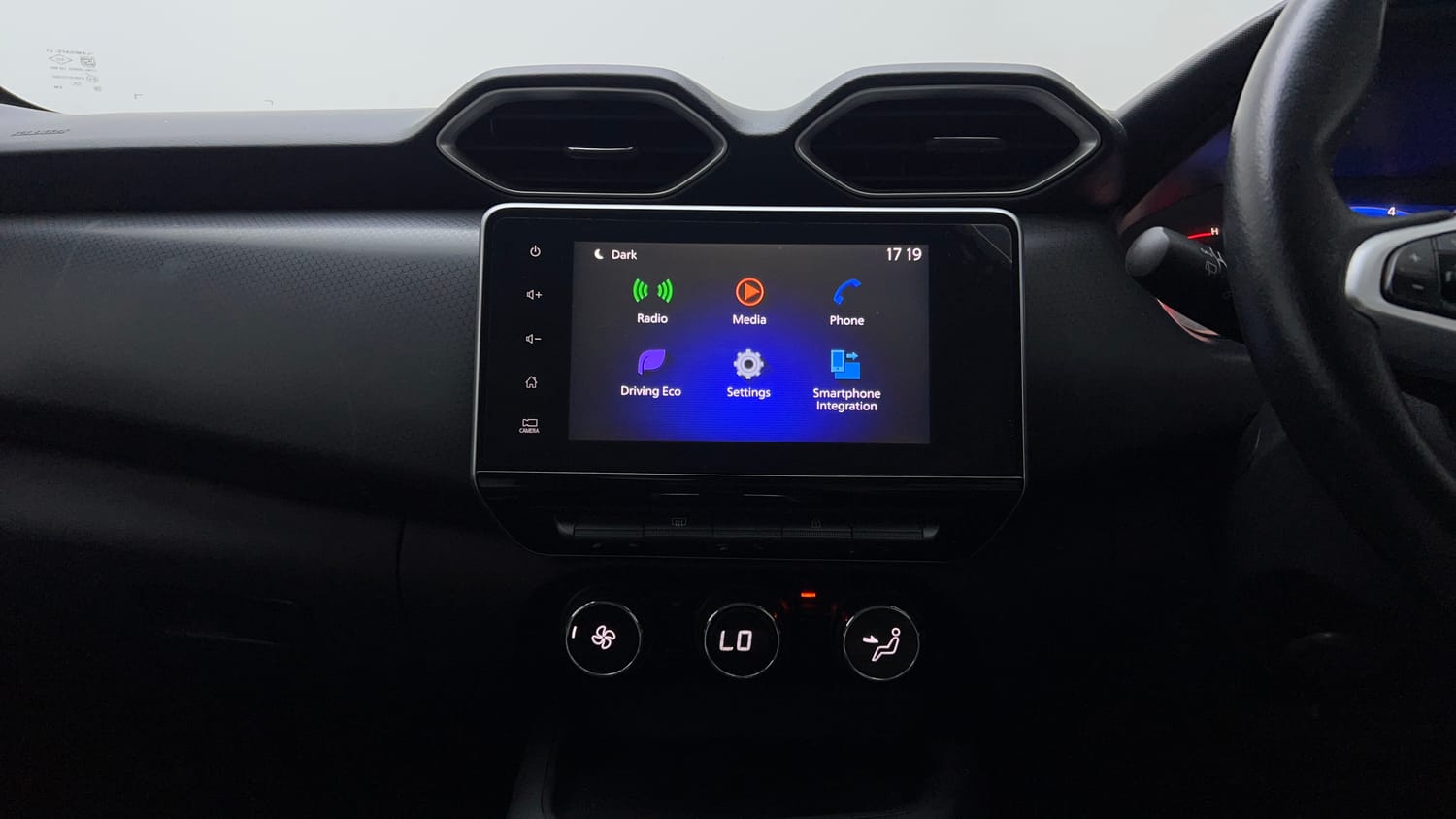 Used 2021 Nissan Magnite XV Premium Turbo Petrol Manual interior MUSIC SYSTEM & AC CONTROL VIEW