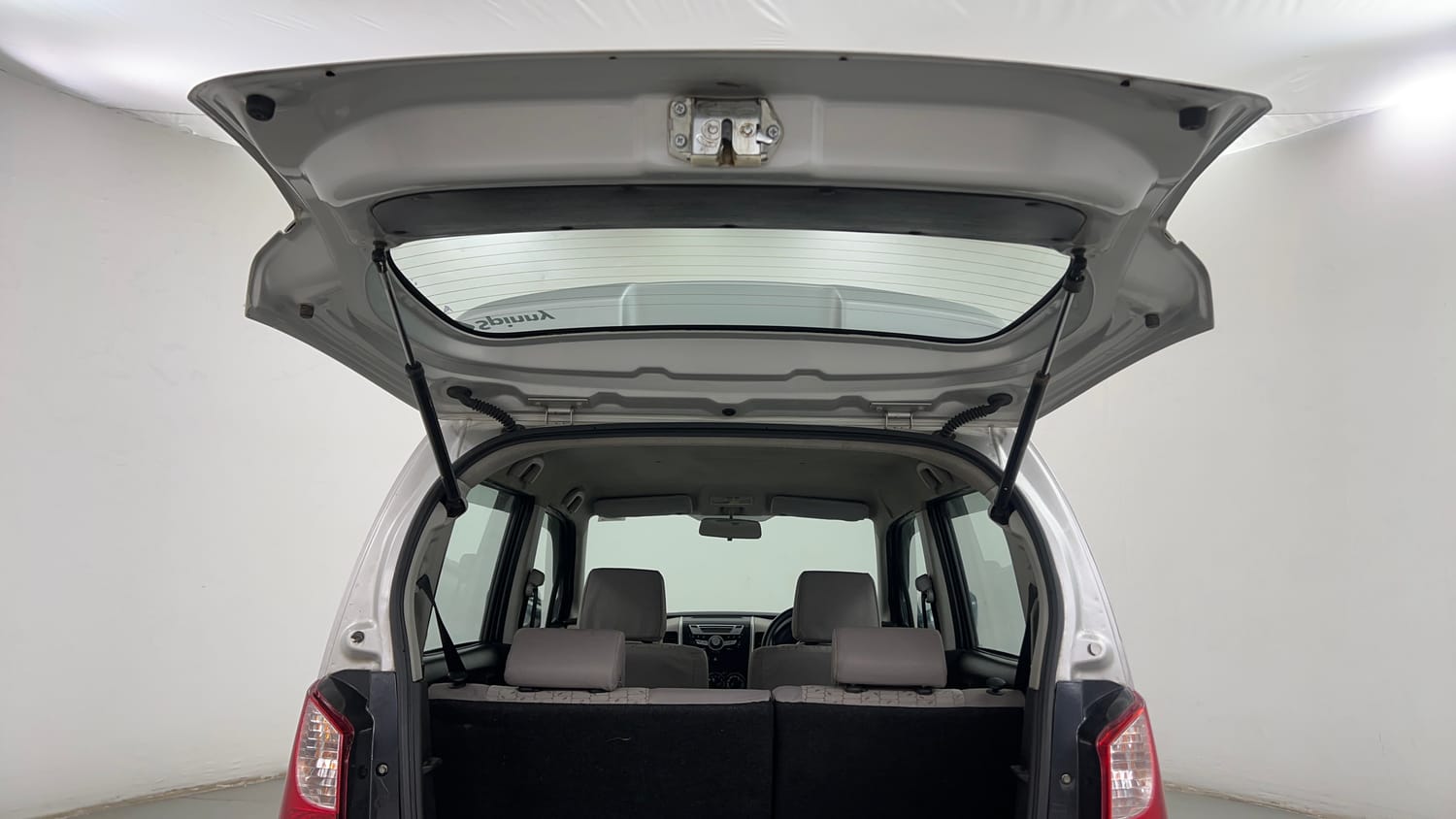 Used 2014 Maruti Suzuki Wagon R VXI Petrol Manual interior DICKY DOOR OPEN VIEW