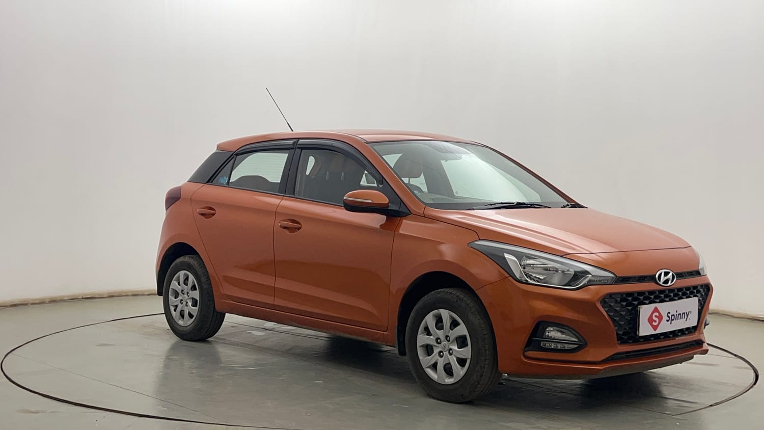 Used 2018 Hyundai Elite i20 Sportz 1.2 Petrol Manual exterior RIGHT FRONT CORNER VIEW