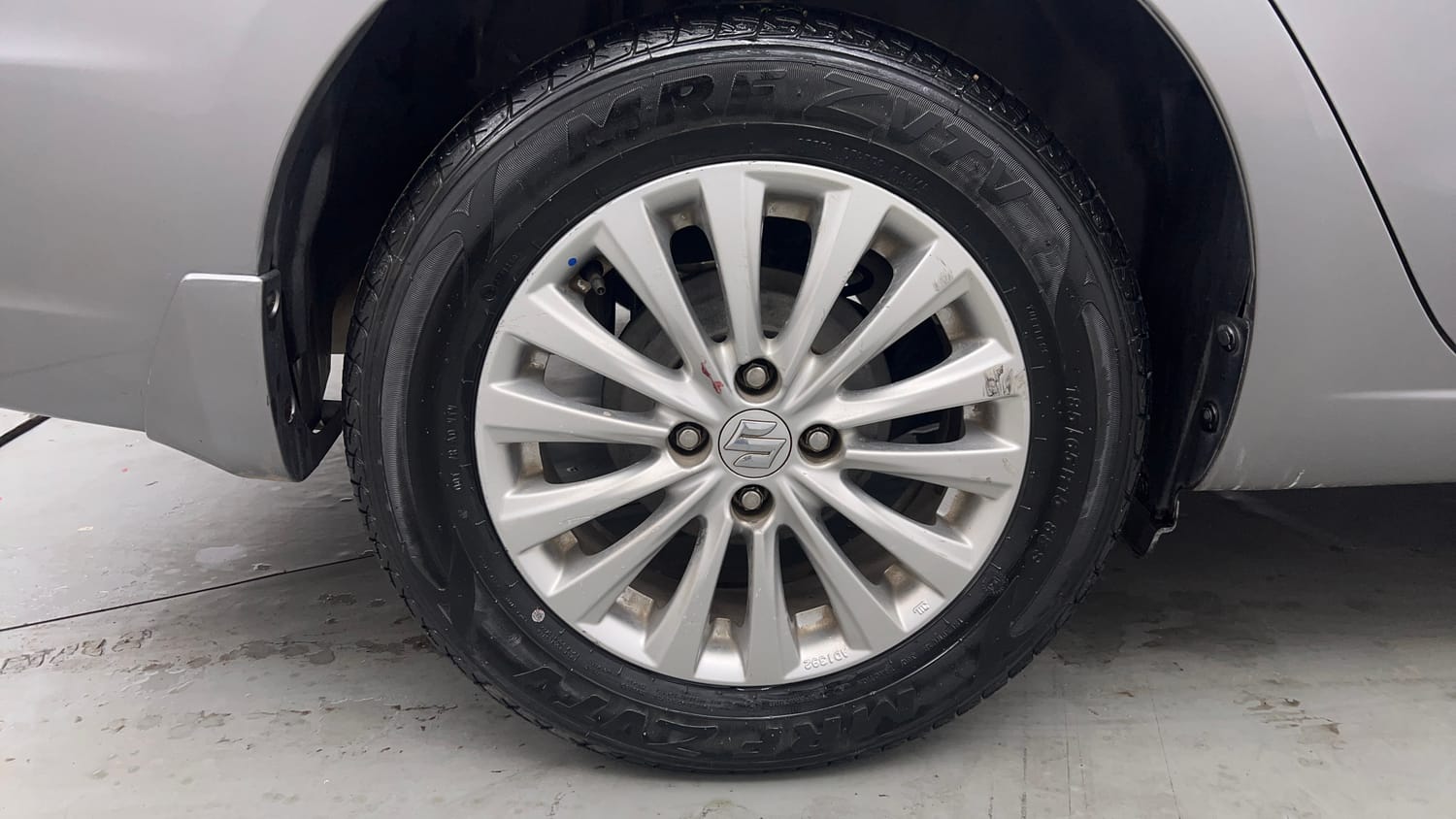 Used 2018 Maruti Suzuki Ciaz Delta Hybrid 1.5 Petrol Manual tyres RIGHT REAR TYRE RIM VIEW