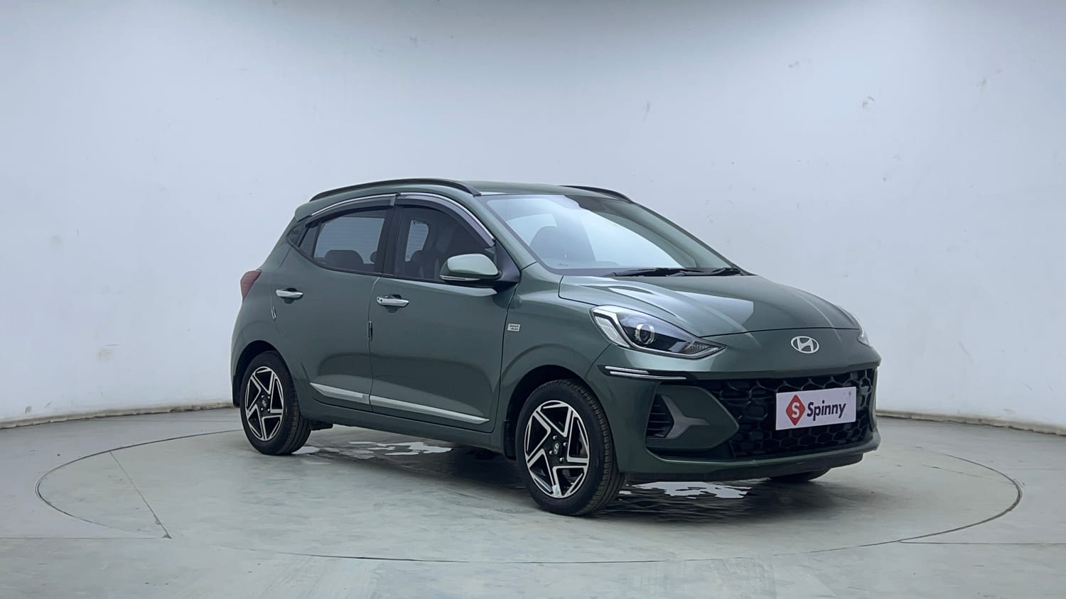 Used 2026 Hyundai Grand i10 Nios Asta 1.2 Kappa AMT Petrol Automatic exterior RIGHT FRONT CORNER VIEW