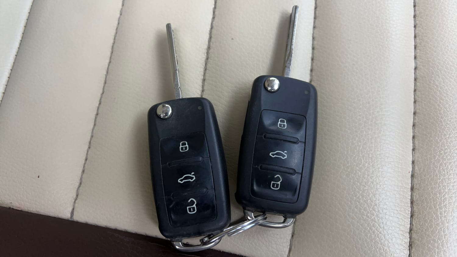 Used 2019 Volkswagen Ameo Highline Plus 1.5L (D) Diesel Manual extra CAR KEY VIEW