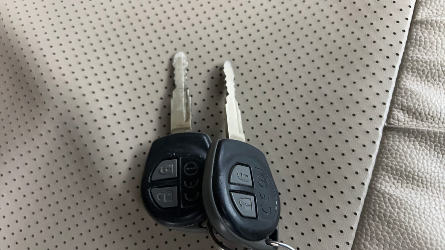 Used 2019 Maruti Suzuki Dzire VXi Petrol Manual extra CAR KEY VIEW
