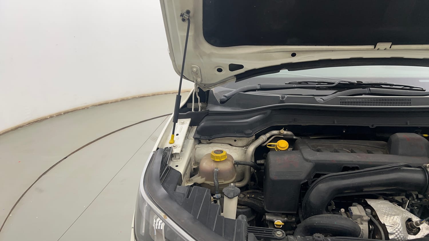 Used 2022 Mahindra XUV 300 W8 (O) 1.5 Diesel Diesel Manual engine ENGINE RIGHT SIDE HINGE & APRON VIEW
