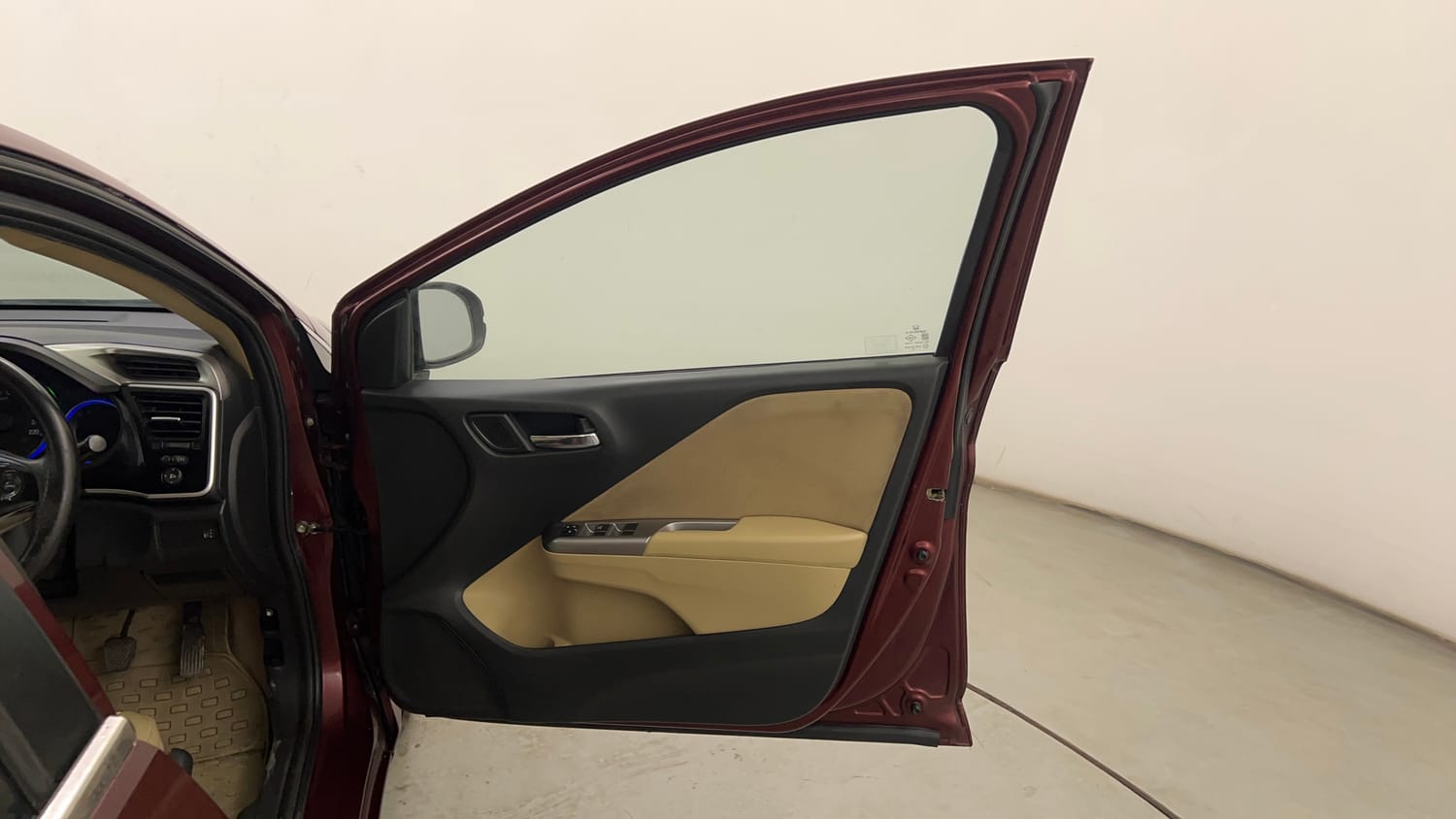 Used 2015 Honda City V Petrol Manual interior RIGHT FRONT DOOR OPEN VIEW