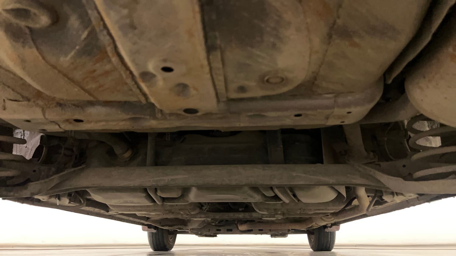 Used 2015 Honda City V Petrol Manual extra REAR UNDERBODY VIEW (TAKEN FROM REAR)