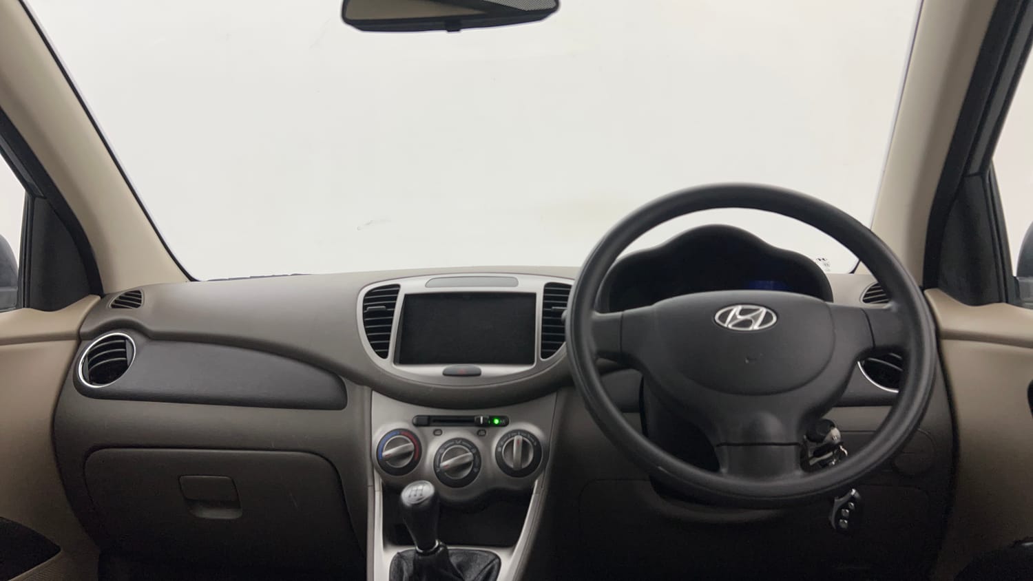 Used 2013 Hyundai i10 1.1L iRDE Magna Special Edition Petrol Manual interior DASHBOARD VIEW