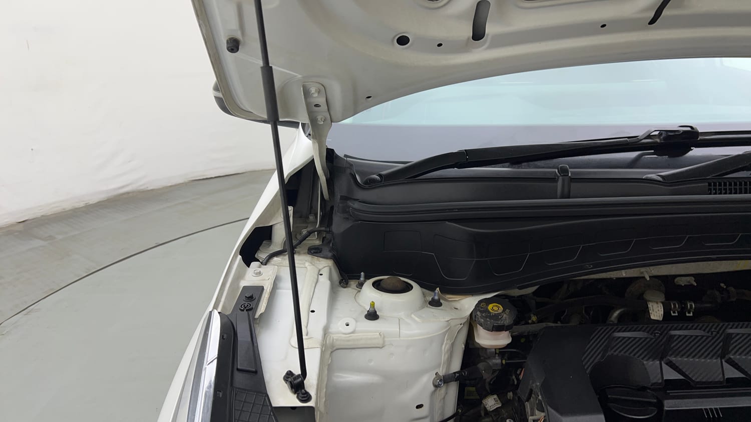 Used 2023 Kia Seltos HTX 1.5 Petrol Manual engine ENGINE RIGHT SIDE HINGE & APRON VIEW