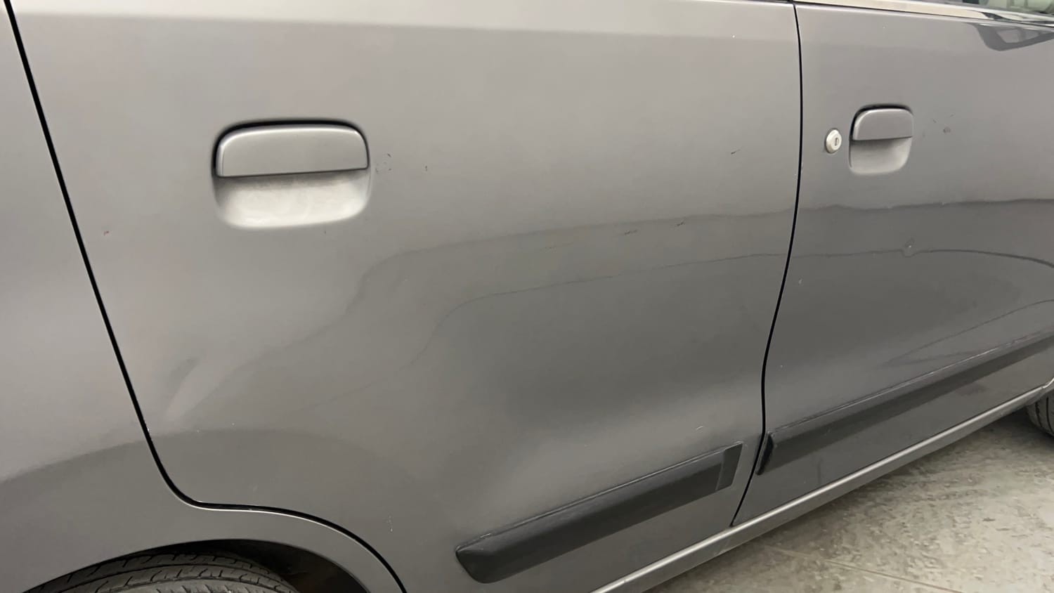 Used 2018 Maruti Suzuki Wagon R 1.0 VXI AMT Petrol Automatic dents MINOR SCRATCH