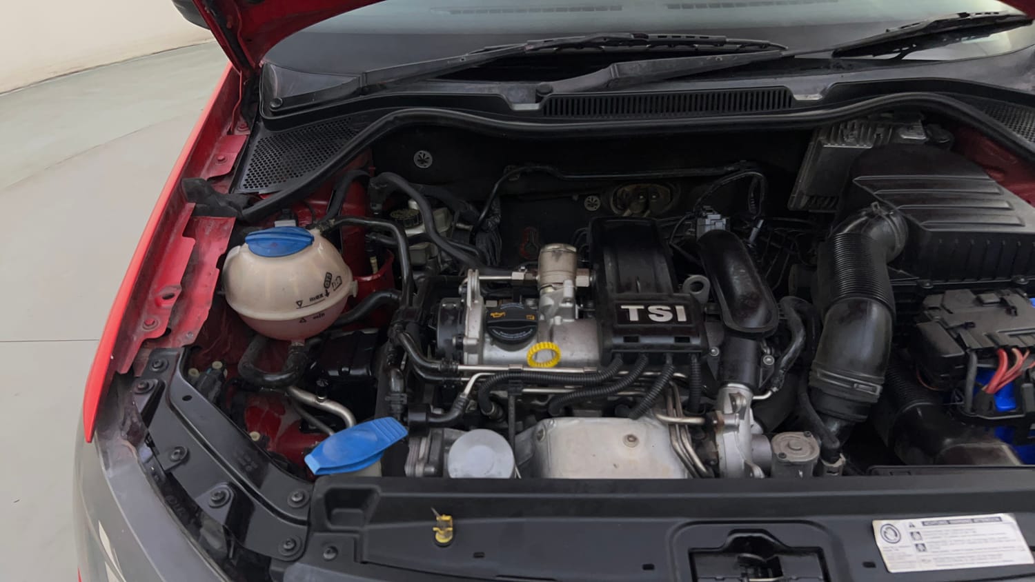 Used 2016 Volkswagen Polo GT TSI Petrol Automatic engine ENGINE RIGHT SIDE HINGE & APRON VIEW