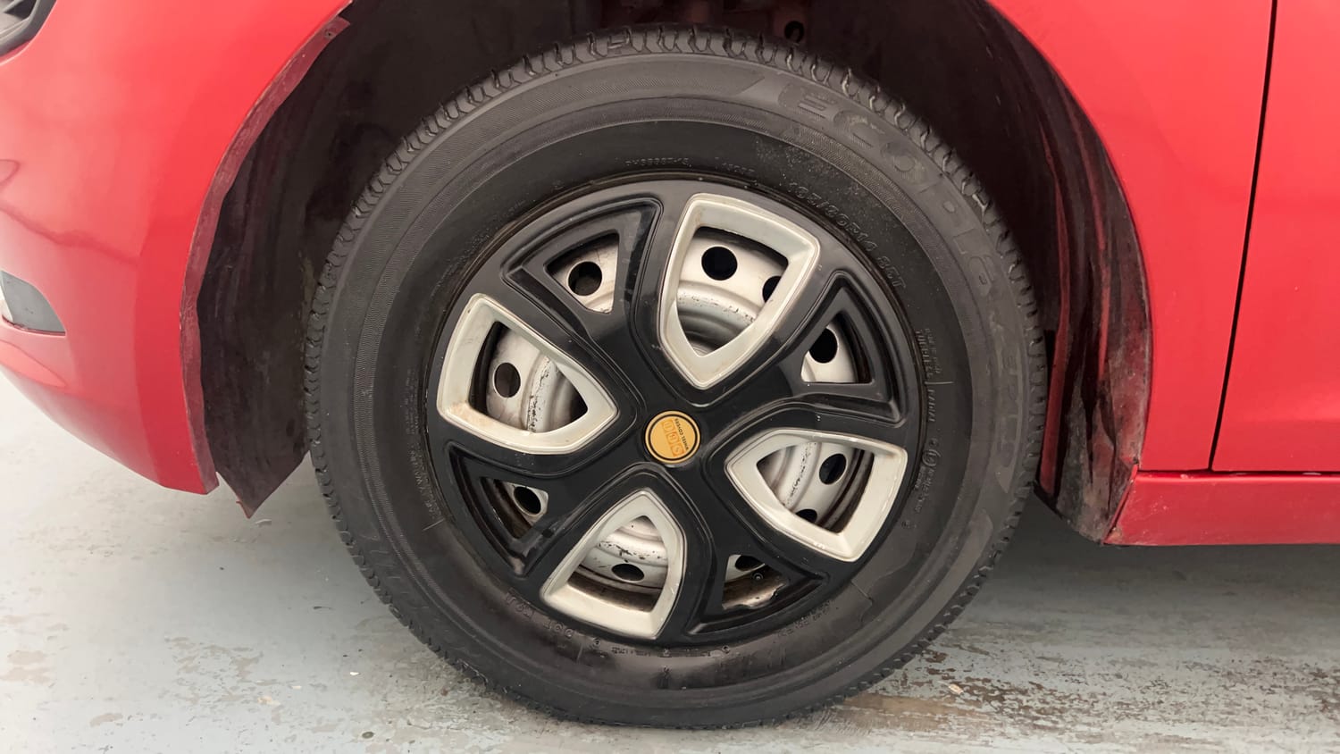 Used 2021 Tata Altroz XE Petrol Petrol Manual tyres LEFT FRONT TYRE RIM VIEW