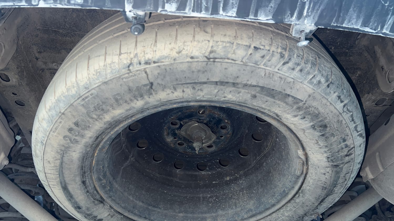 Used 2018 Mahindra XUV500 W9 Diesel Manual tyres SPARE TYRE VIEW