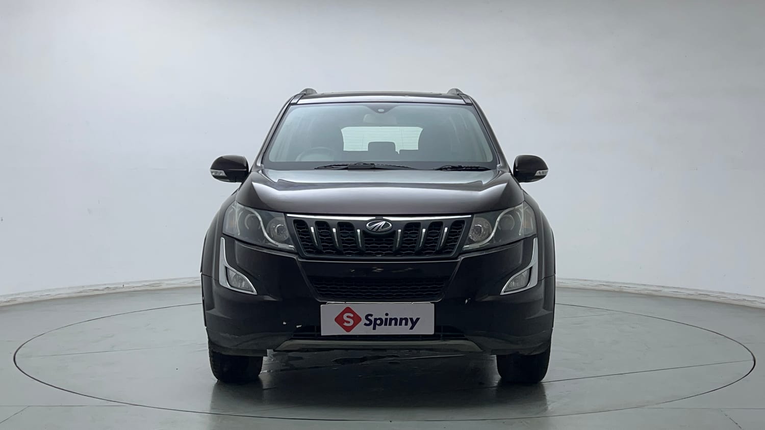 Used 2018 Mahindra XUV500 W9 Diesel Manual exterior FRONT VIEW
