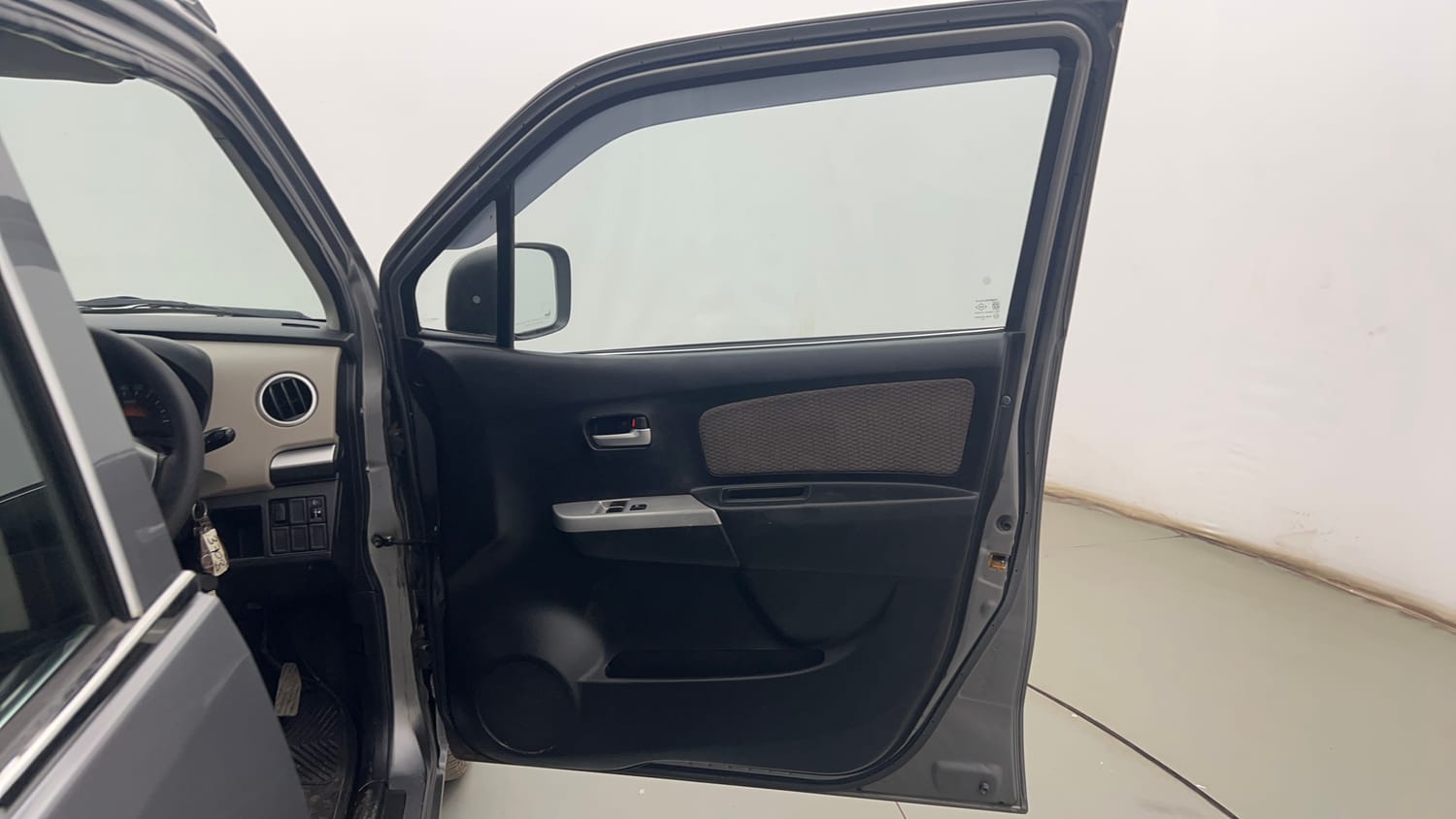 Used 2013 Maruti Suzuki Wagon R LXI Petrol Manual interior RIGHT FRONT DOOR OPEN VIEW