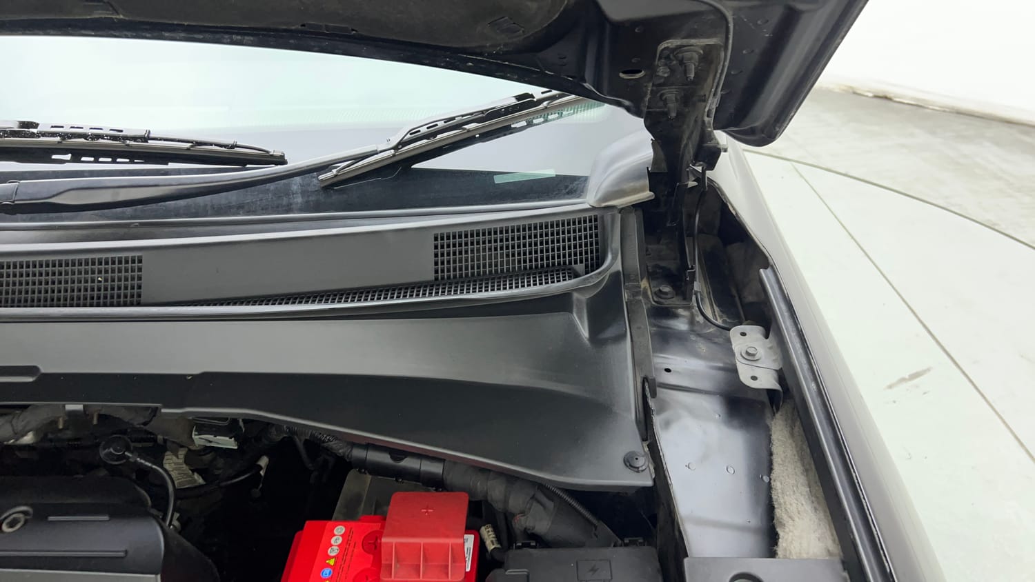 Used 2021 Jeep Compass Model S (O) 1.4 Petrol DCT Petrol Automatic engine ENGINE LEFT SIDE HINGE & APRON VIEW