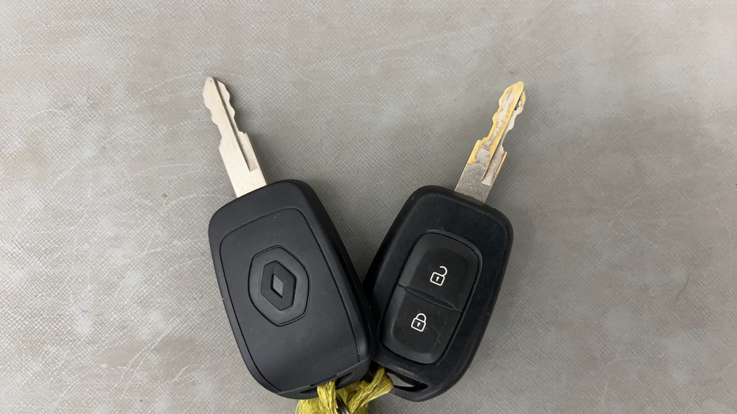 Used 2017 Renault Kwid RXT Petrol Manual extra CAR KEY VIEW