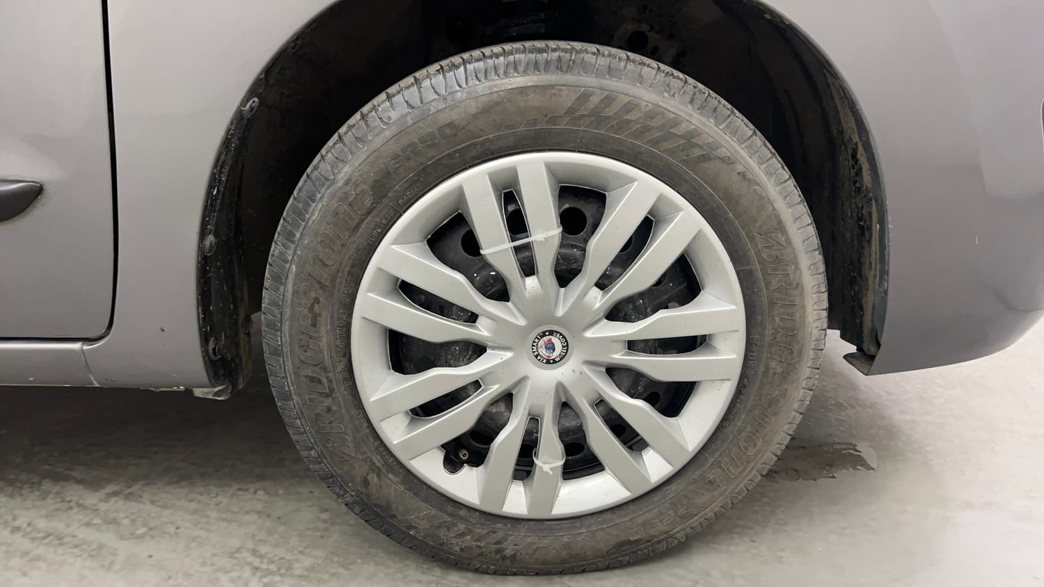 Used 2018 Maruti Suzuki Wagon R 1.0 VXI AMT Petrol Automatic tyres RIGHT FRONT TYRE RIM VIEW