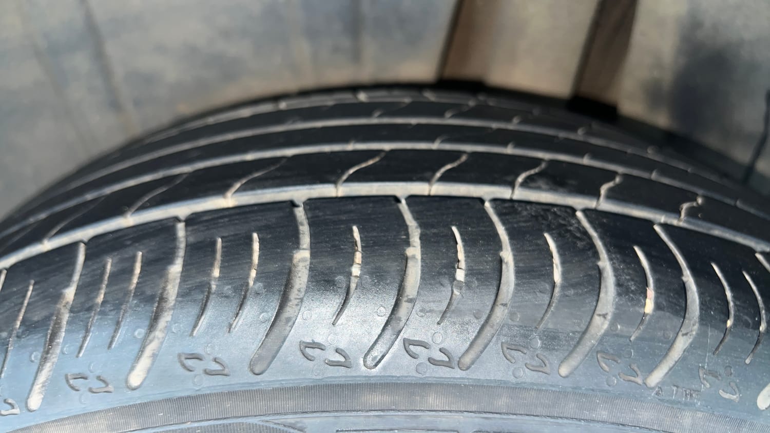 Used 2026 Maruti Suzuki XL6 Zeta MT Petrol Petrol Manual tyres LEFT REAR TYRE TREAD VIEW