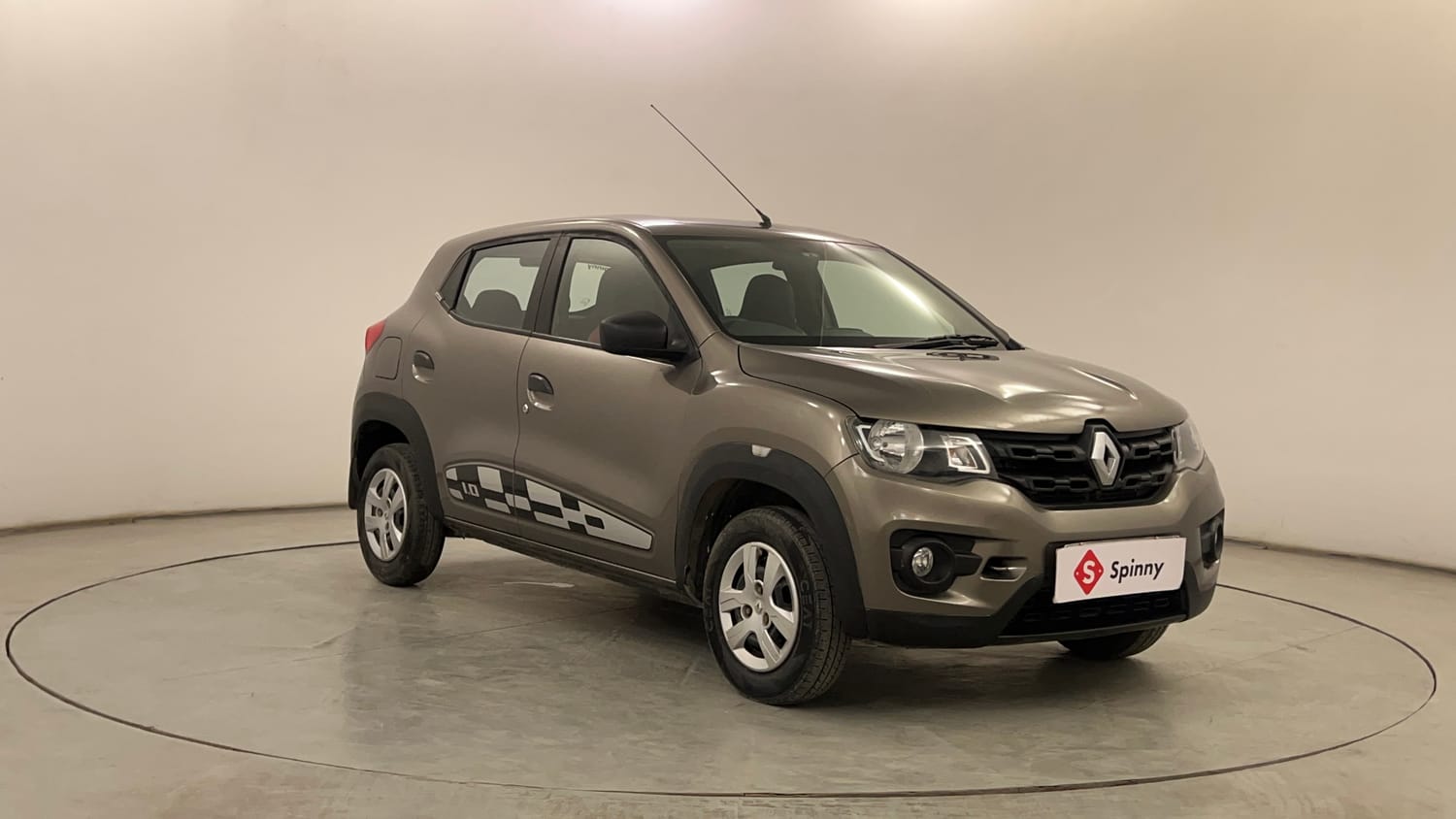 Used 2017 Renault Kwid RXT Petrol Manual exterior RIGHT FRONT CORNER VIEW