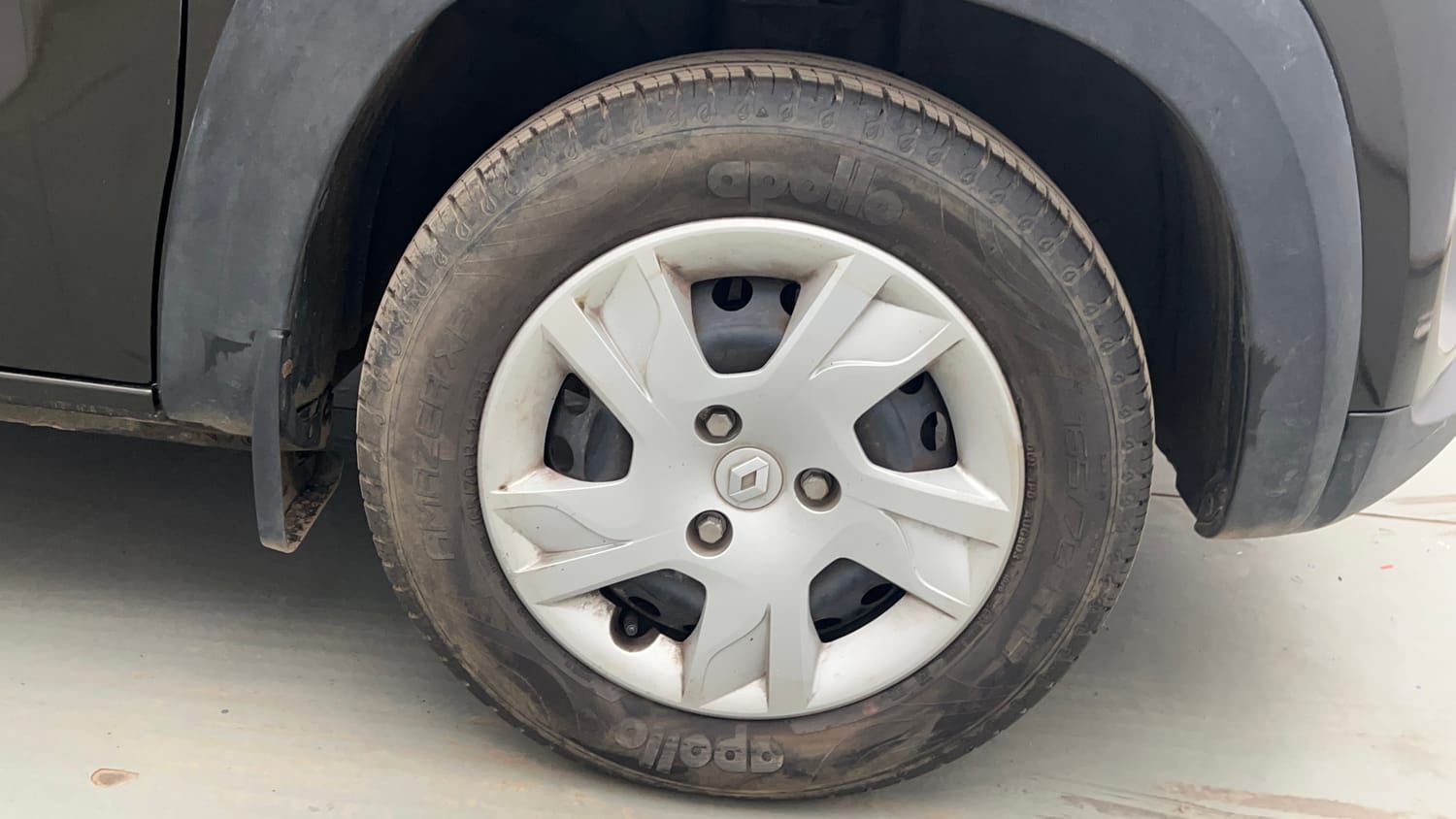 Used 2020 Renault Kwid RXL Petrol Manual tyres RIGHT FRONT TYRE RIM VIEW