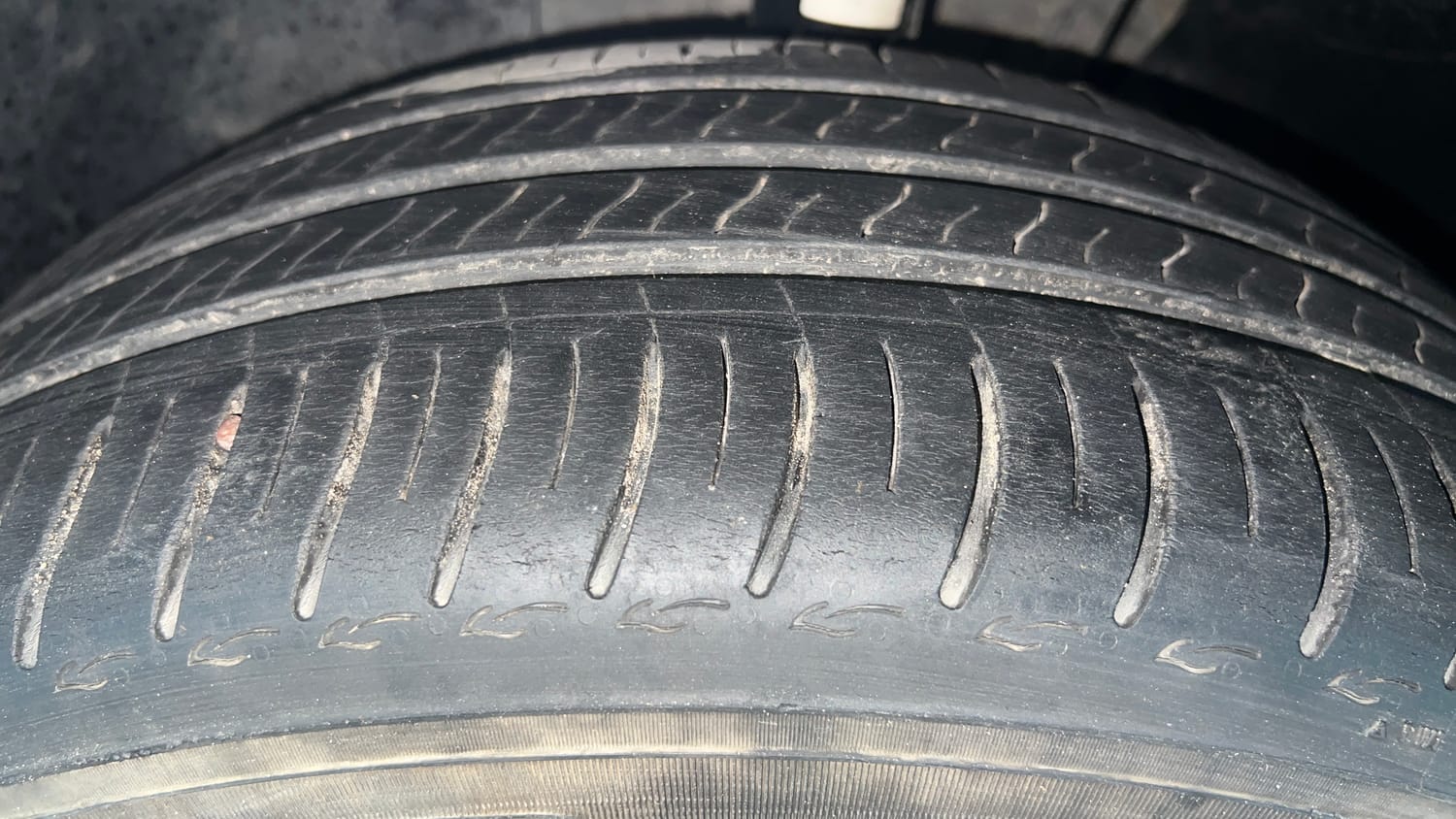 Used 2022 Volkswagen Virtus Topline 1.0 TSI AT Petrol Automatic tyres LEFT FRONT TYRE TREAD VIEW