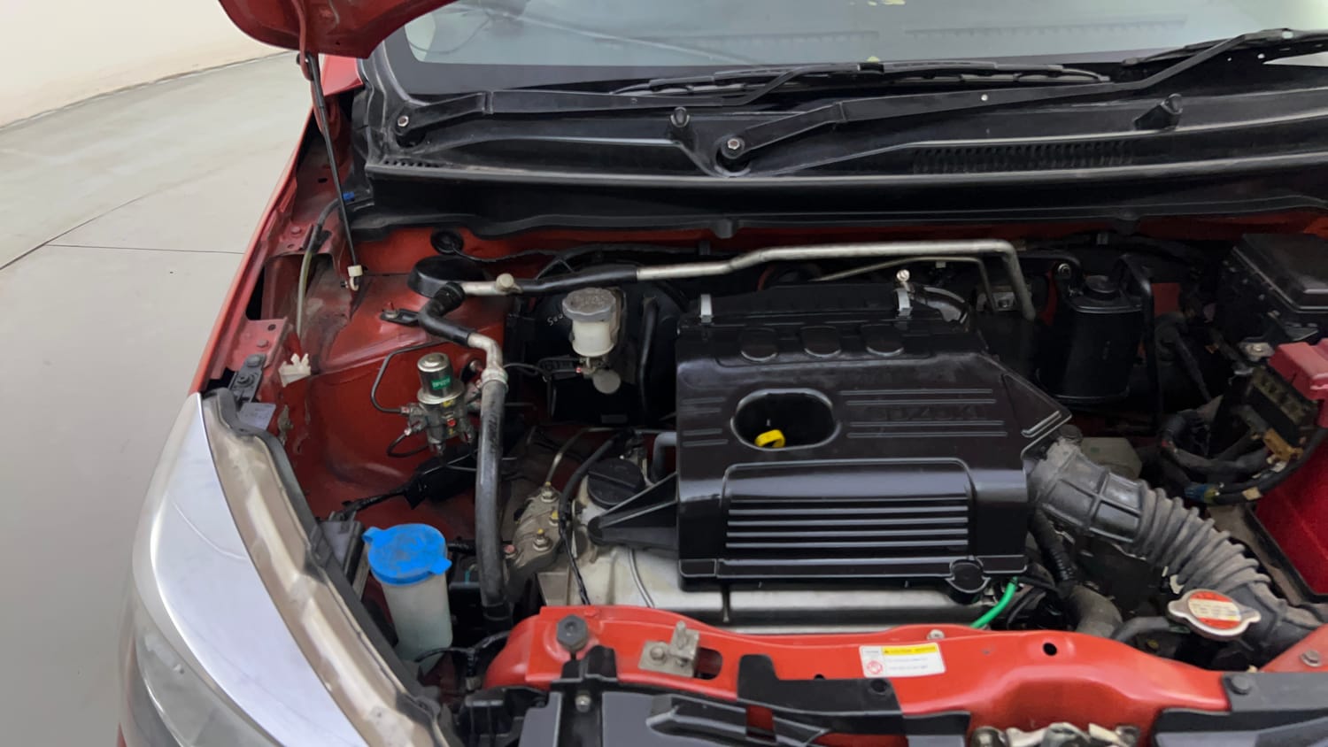 Used 2015 Maruti Suzuki Celerio VXi AMT Petrol Automatic engine ENGINE RIGHT SIDE HINGE & APRON VIEW