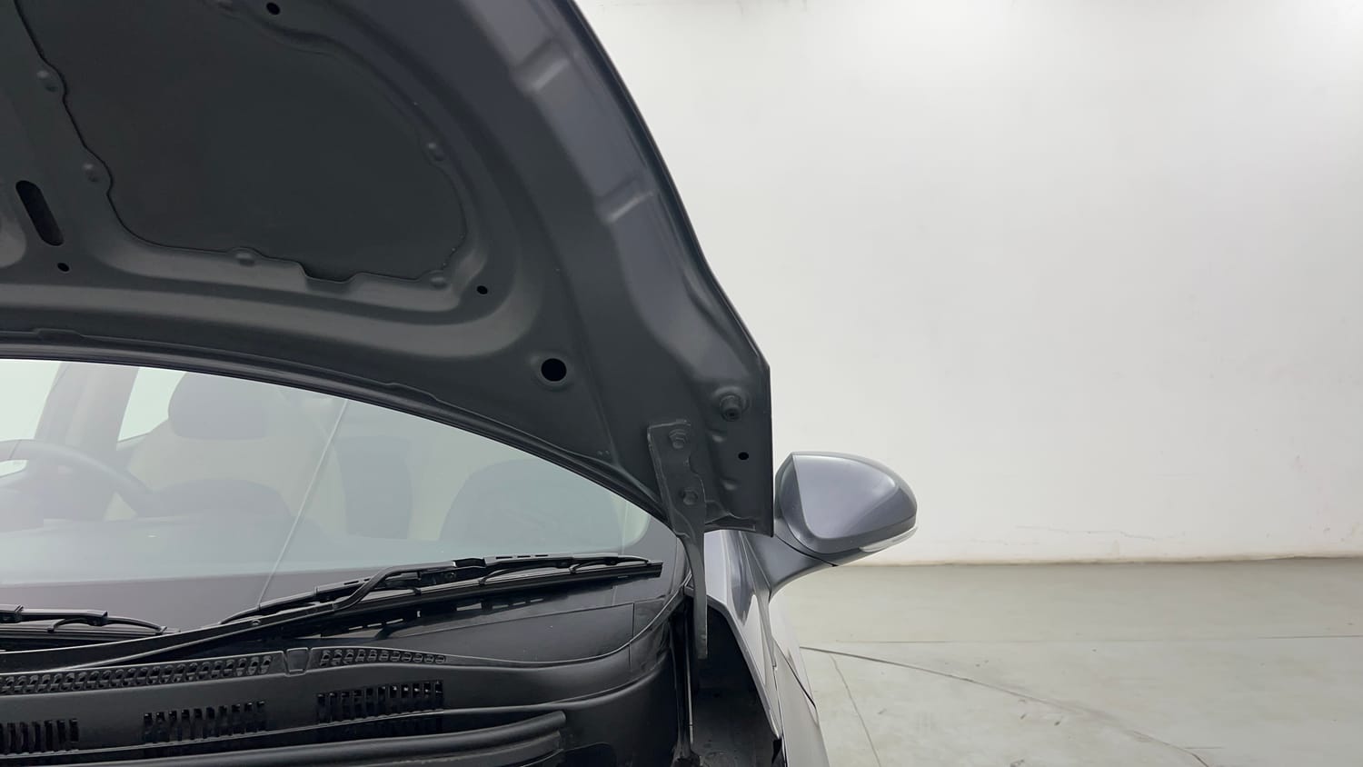 Used 2018 Hyundai Xcent SX (O) Petrol Manual engine ENGINE LEFT SIDE HINGE & APRON VIEW