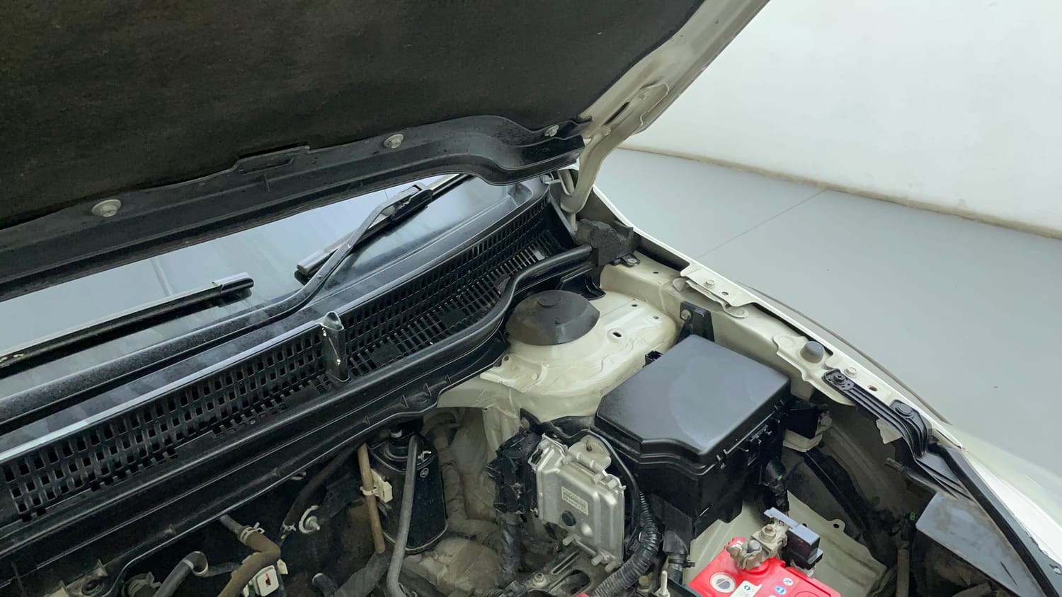 Used 2021 Maruti Suzuki S-Cross Zeta AT Petrol Automatic engine ENGINE LEFT SIDE HINGE & APRON VIEW