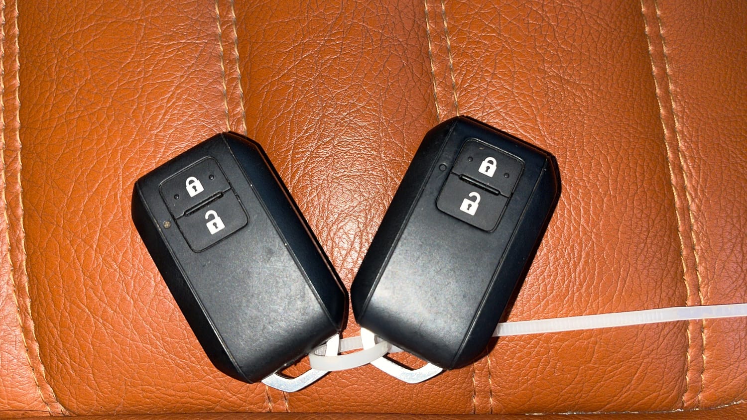 Used 2023 Maruti Suzuki Grand Vitara Zeta Smart Hybrid AT Petrol Automatic extra CAR KEY VIEW