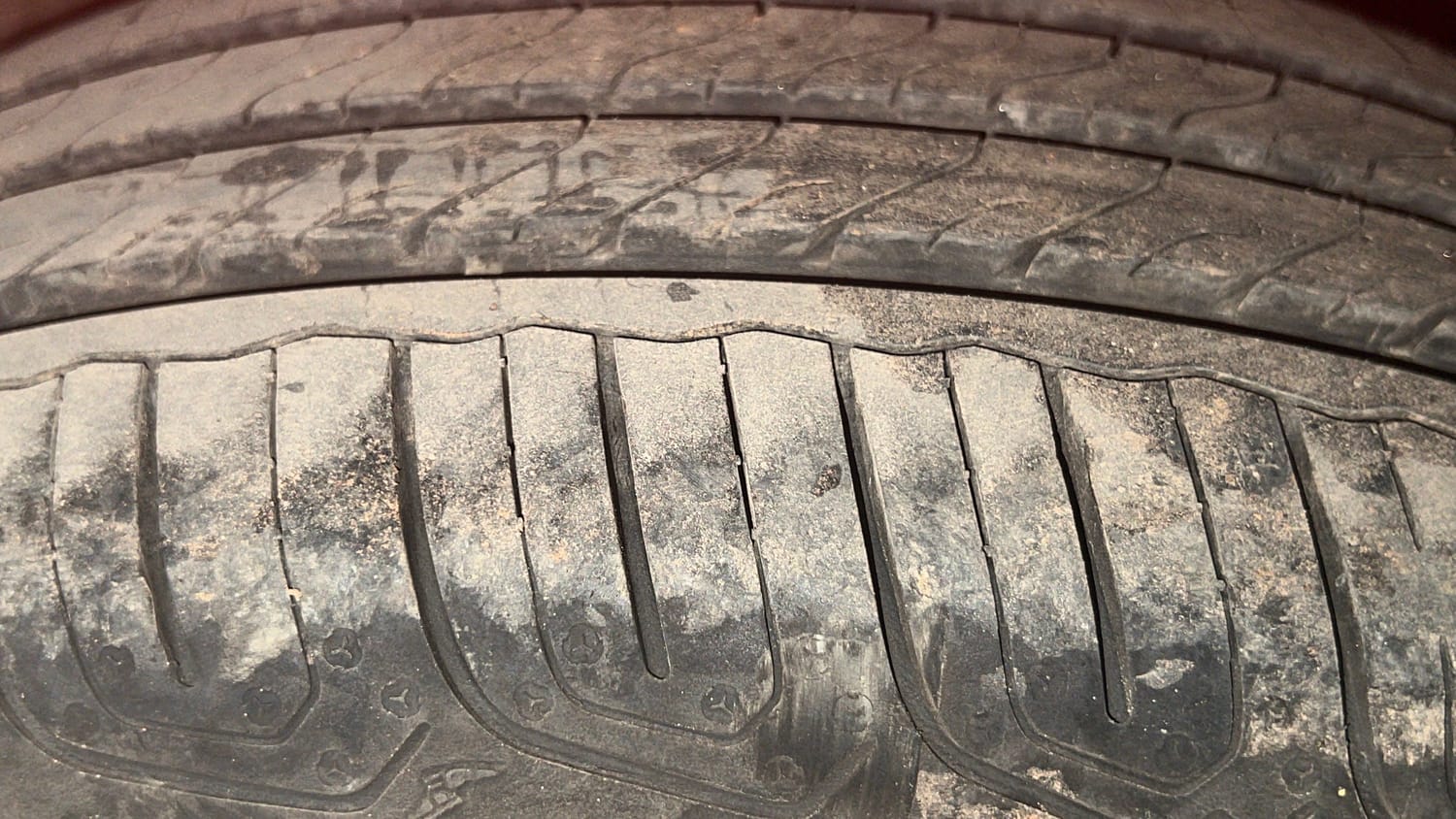 Used 2022 Tata Tiago XTA Petrol Automatic tyres LEFT REAR TYRE TREAD VIEW