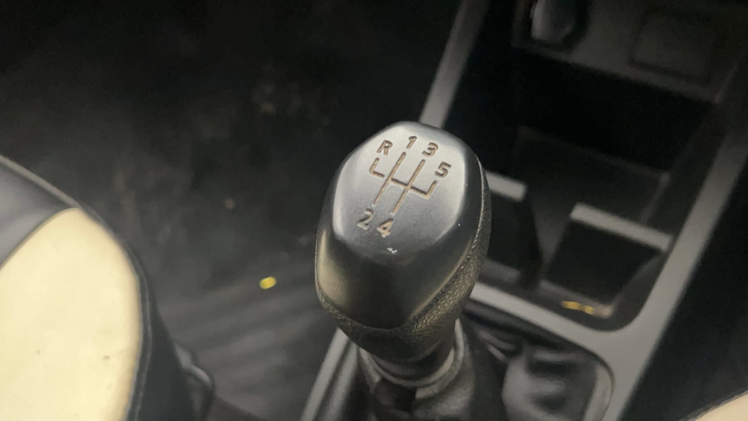 Used 2020 Renault Kwid RXL Petrol Manual interior GEAR  KNOB VIEW