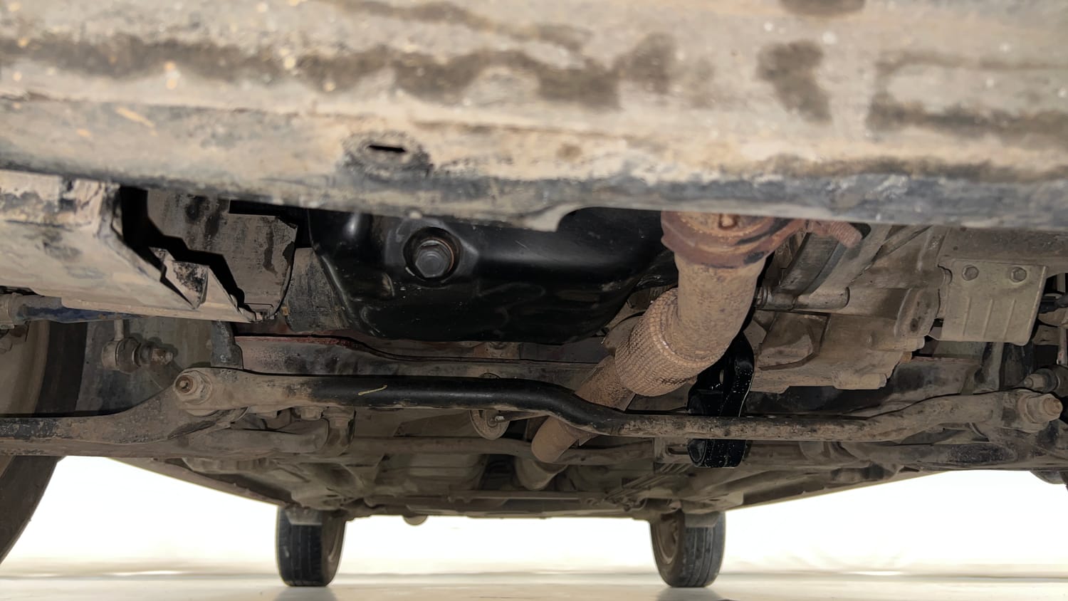 Used 2017 Tata Tiago Revotron XZA Petrol Automatic extra FRONT LEFT UNDERBODY VIEW