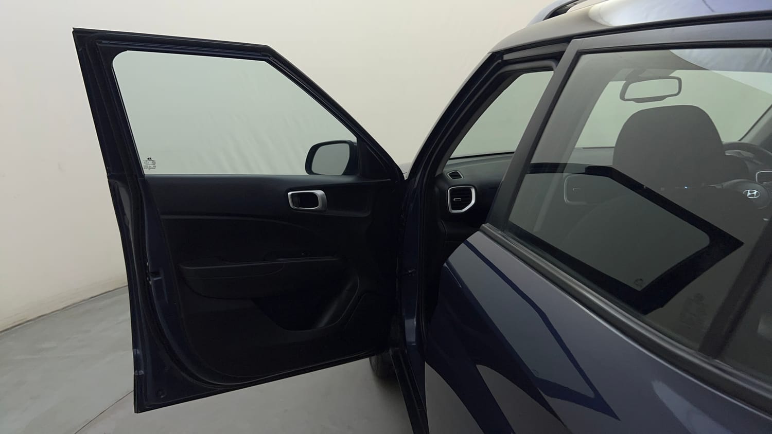 Used 2022 Hyundai Venue SX Plus 1.0 Turbo DCT Petrol Automatic interior LEFT FRONT DOOR OPEN VIEW