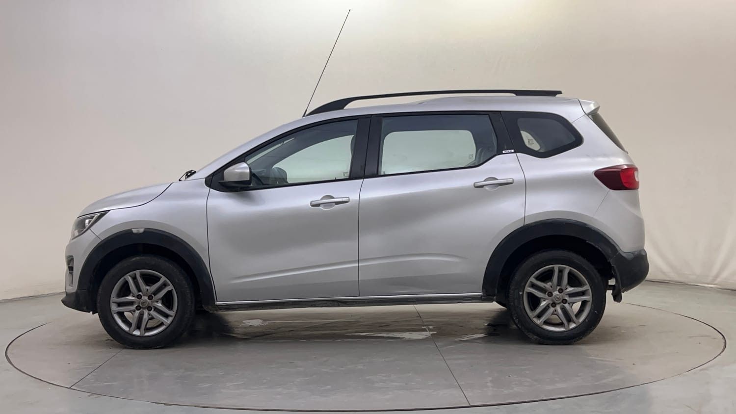 Used 2020 Renault Triber RXZ Petrol Manual exterior LEFT SIDE VIEW
